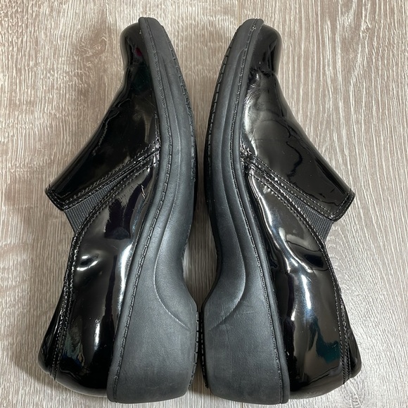 Clarks Grasp Chime Clogs Black Patent Slip Resistant Work Shoes 8M - Picture 8 of 15